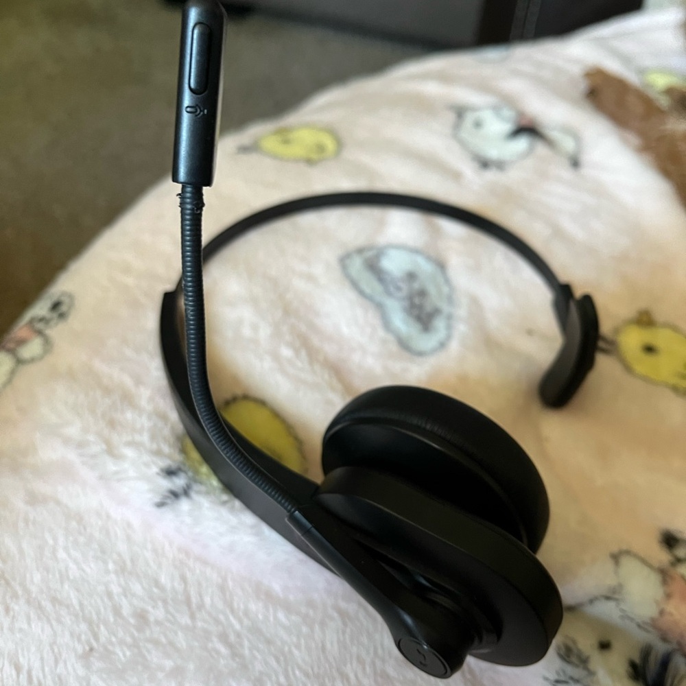 Black Wireless Headset with Microphone